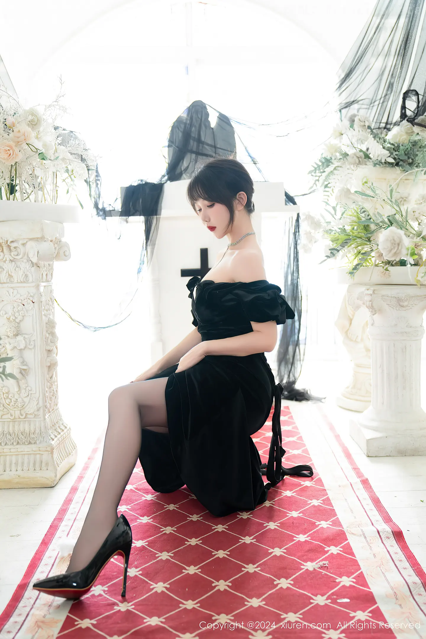 图片[3]-[XiuRen秀人网]VOL.8070 模特波巧酱性感黑色长裙露黑色蕾丝内衣配超薄黑丝极致魅惑写真87P-秀人网官方网站